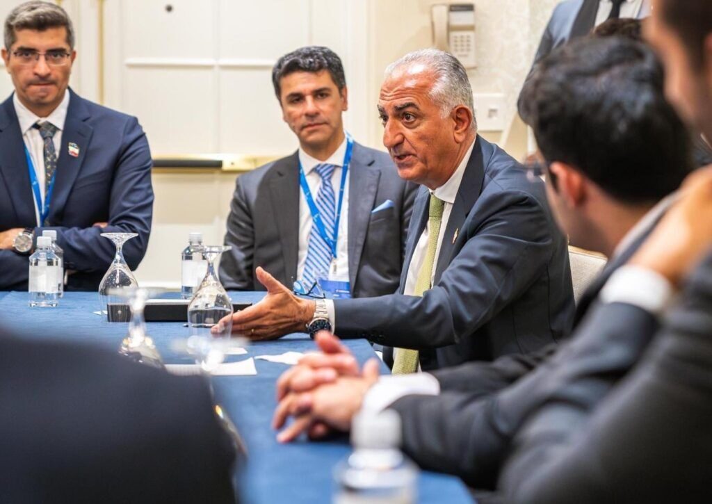 Reza Pahlavi in discussion with advisors and allies. The section argues that the movement’s next phase depends less on visibility and more on institutional safeguards, peripheral outreach, and genuine in-country capacity.